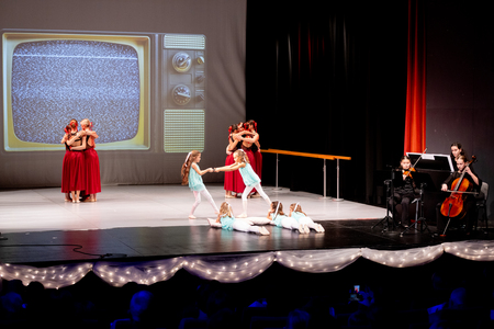 Metuljčice Postojna, sodobni ples Vrtinec in klavirski trio Lilium KO SANJE POSTNEJO PLES foto V. Leban